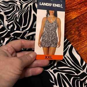 Women’s Lands’ End Black and White Leaf Print Swim Dress Size XXL NWT